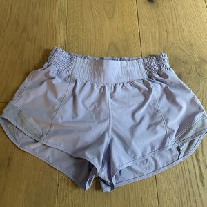 Light Purple Lululemon SIZE 10 Hotty Hot High Rise 2.5 inch